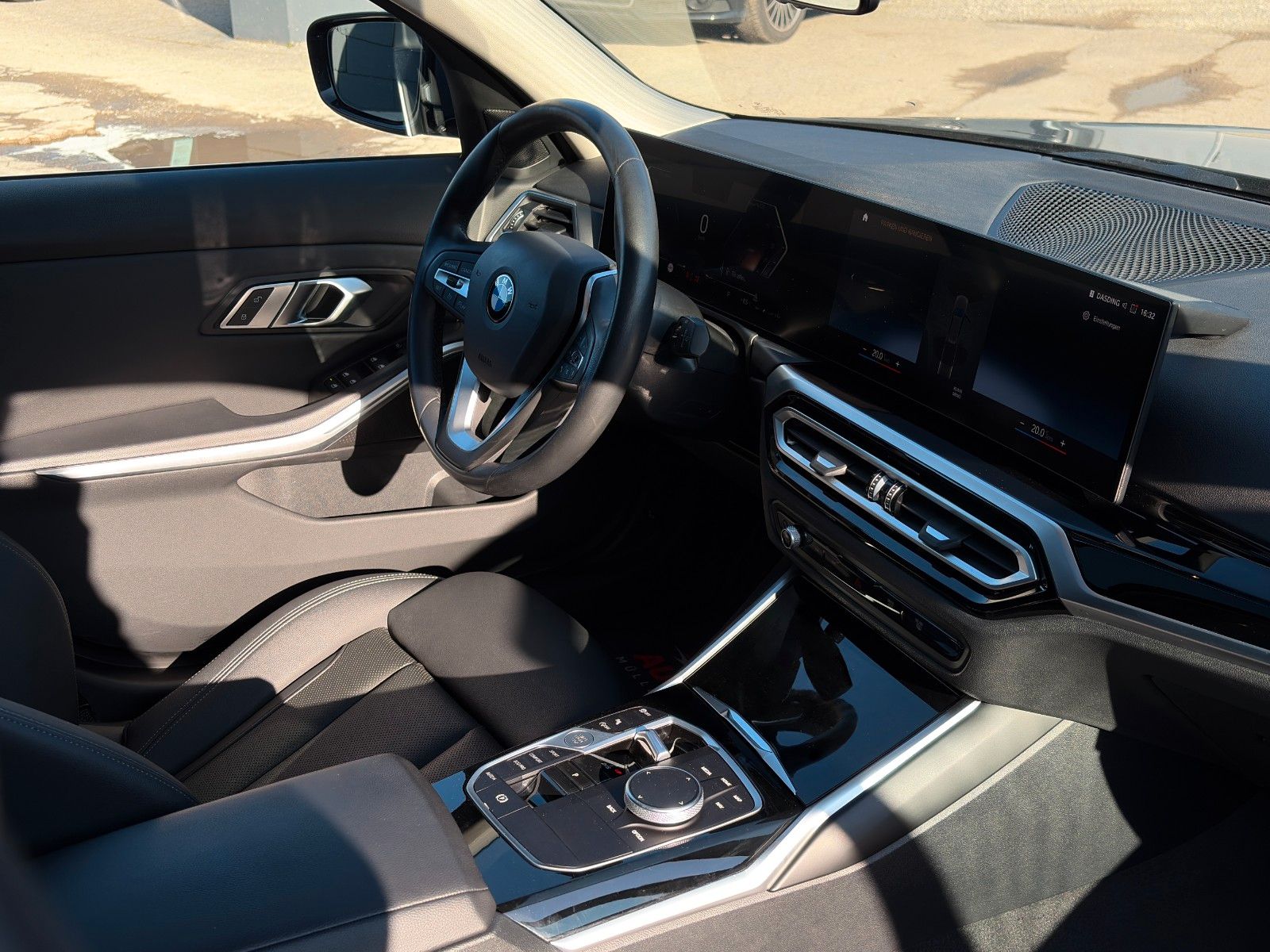 Fahrzeugabbildung BMW 330i Touring LEDER AKUSTIK PANO LED HiFi CarPlay