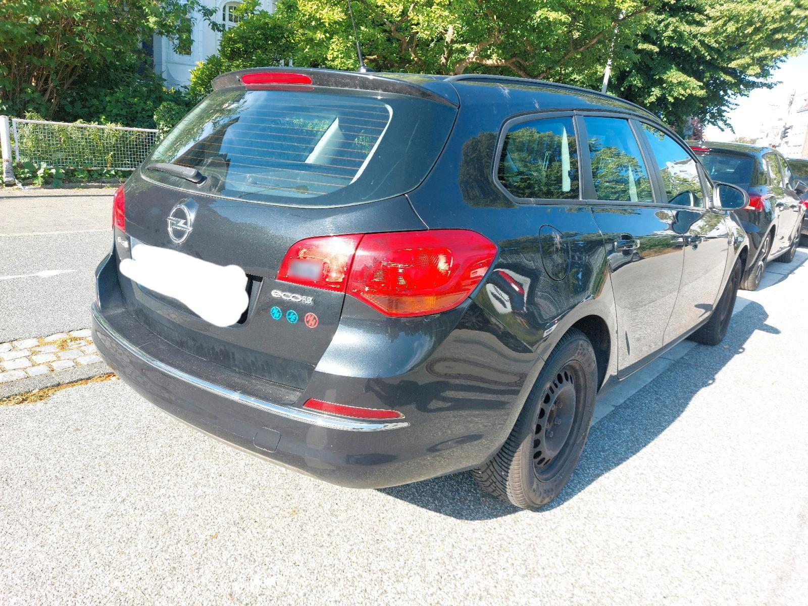 Opel Astra 2014 — photo 7
