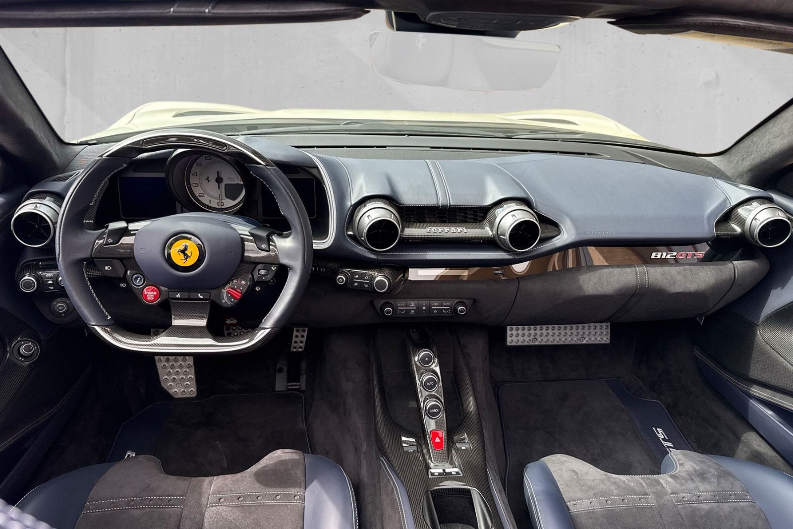 Fahrzeugabbildung Ferrari 812 GTS*Atelier*Blue Carbon*Painted Shields