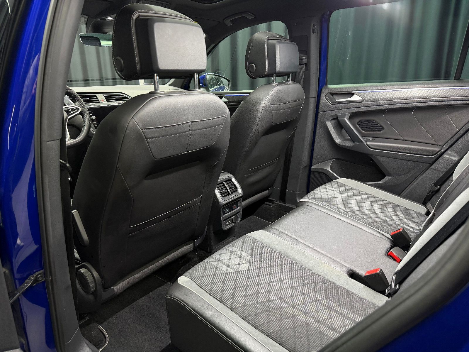 Fahrzeugabbildung Volkswagen Volkswagen Tiguan R-Line 4Motion|MATRIX|PANO|AHK