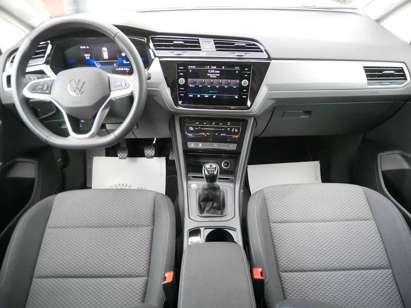 Fahrzeugabbildung Volkswagen Touran 1.5 Comfortline NEU48T 7-Sitzer ACC PDC