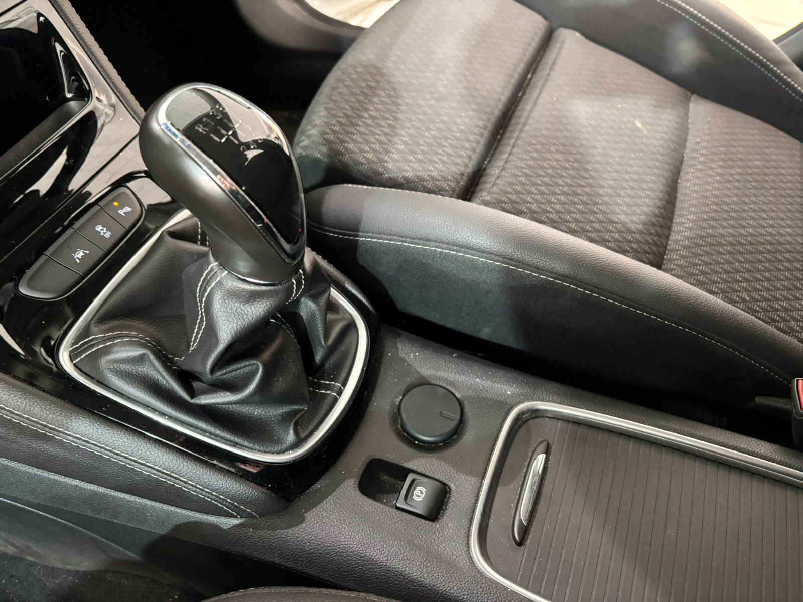 Fahrzeugabbildung Opel Astra ST 1.4T INNOVATION NAVI/KAMERA/SHZ/MATRIX
