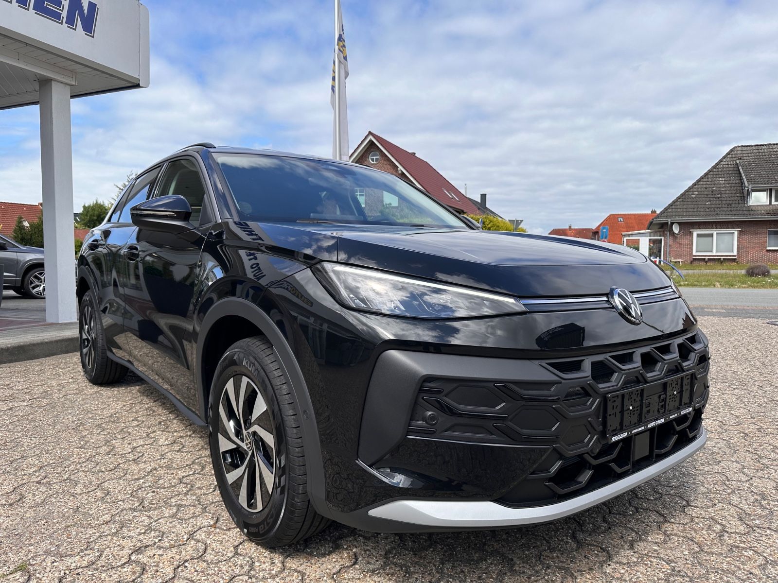 Fahrzeugabbildung Volkswagen T-Roc 1.5 eTSI DSG Life APP/ACC/LED/SHZG/PDC