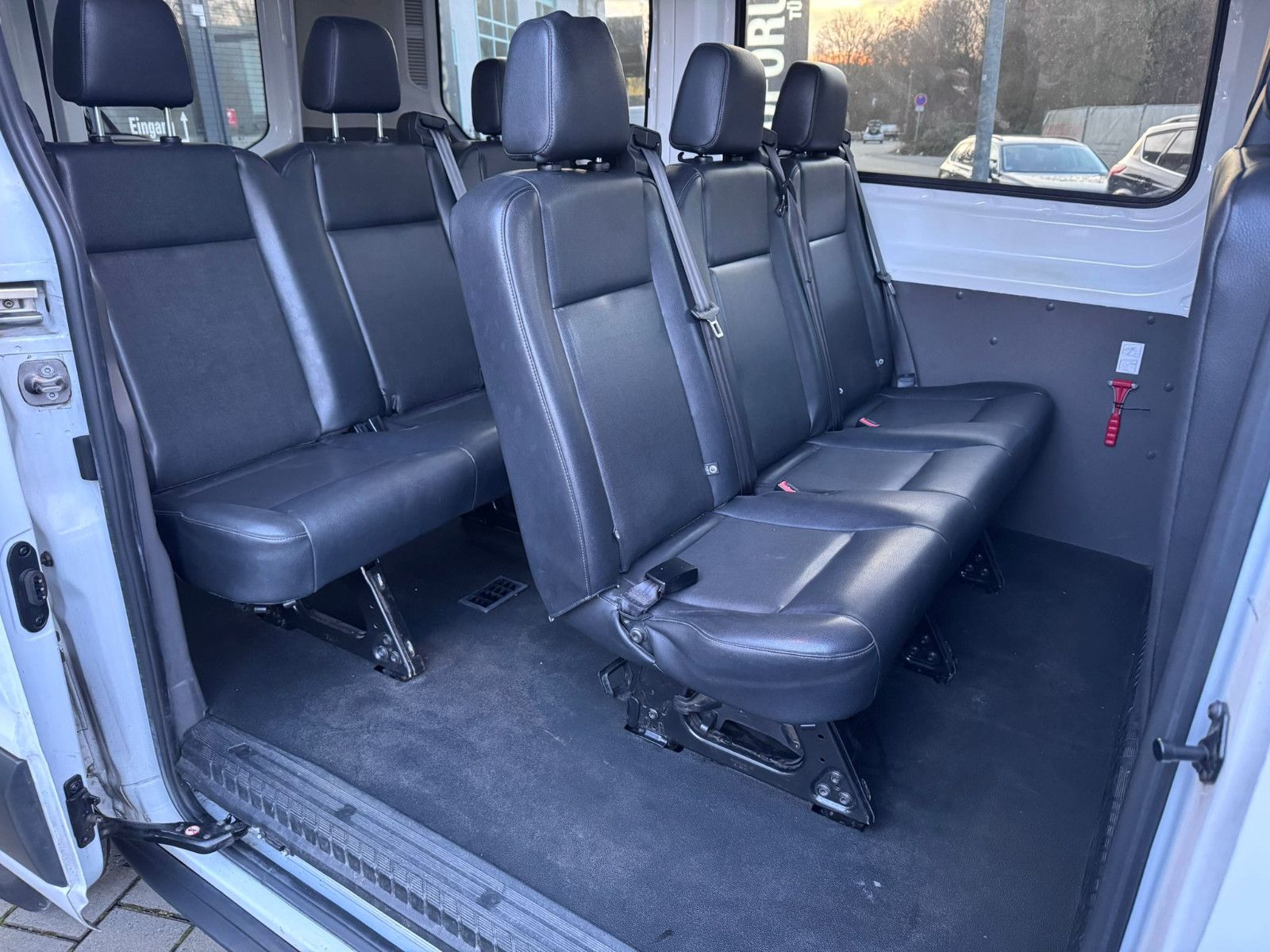 Fahrzeugabbildung Ford TRANSIT 330 L2H2*9-SITZE*LEDER*2xKLIMA*NAVI