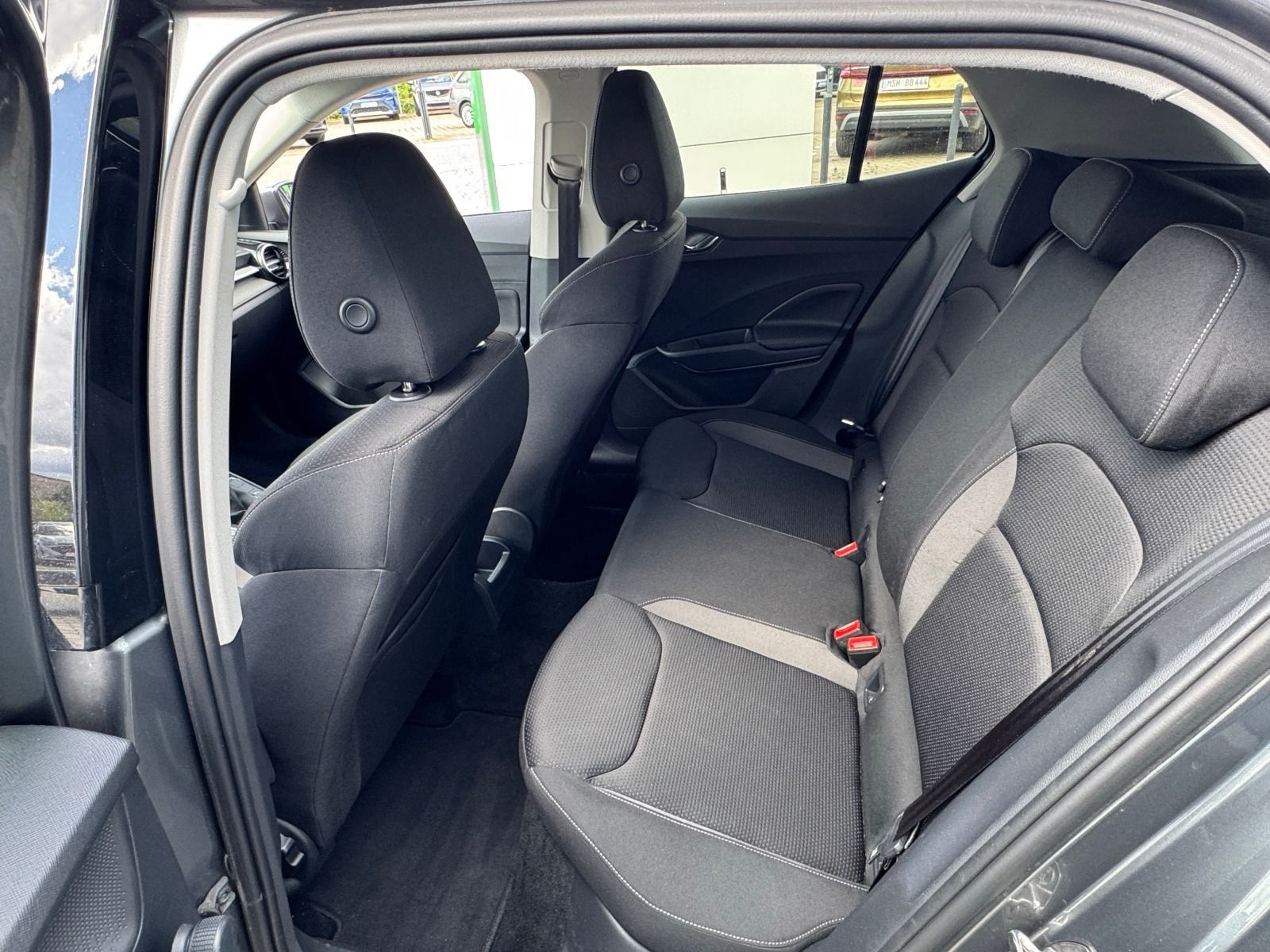 Fahrzeugabbildung SKODA Fabia Tour 110PS DSG*RFK*behLen*Allwetter