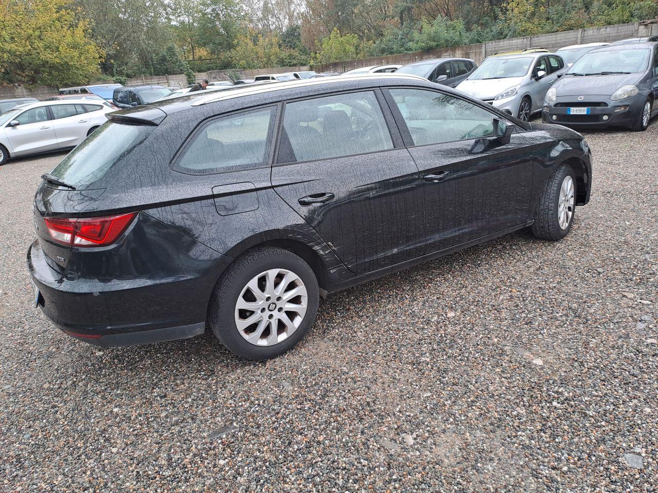 Seat Leon 2014 — салон