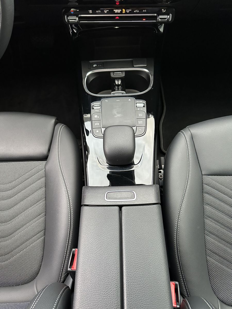 Fahrzeugabbildung Mercedes-Benz A 180d Aut. Style NAV+DAB+SITZ-PAKET+16ZO+ALARM