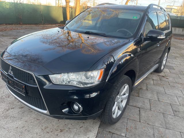 Mitsubishi Outlander Intense 4WD,7 sitzer,aut.TOP ZUSTAND.