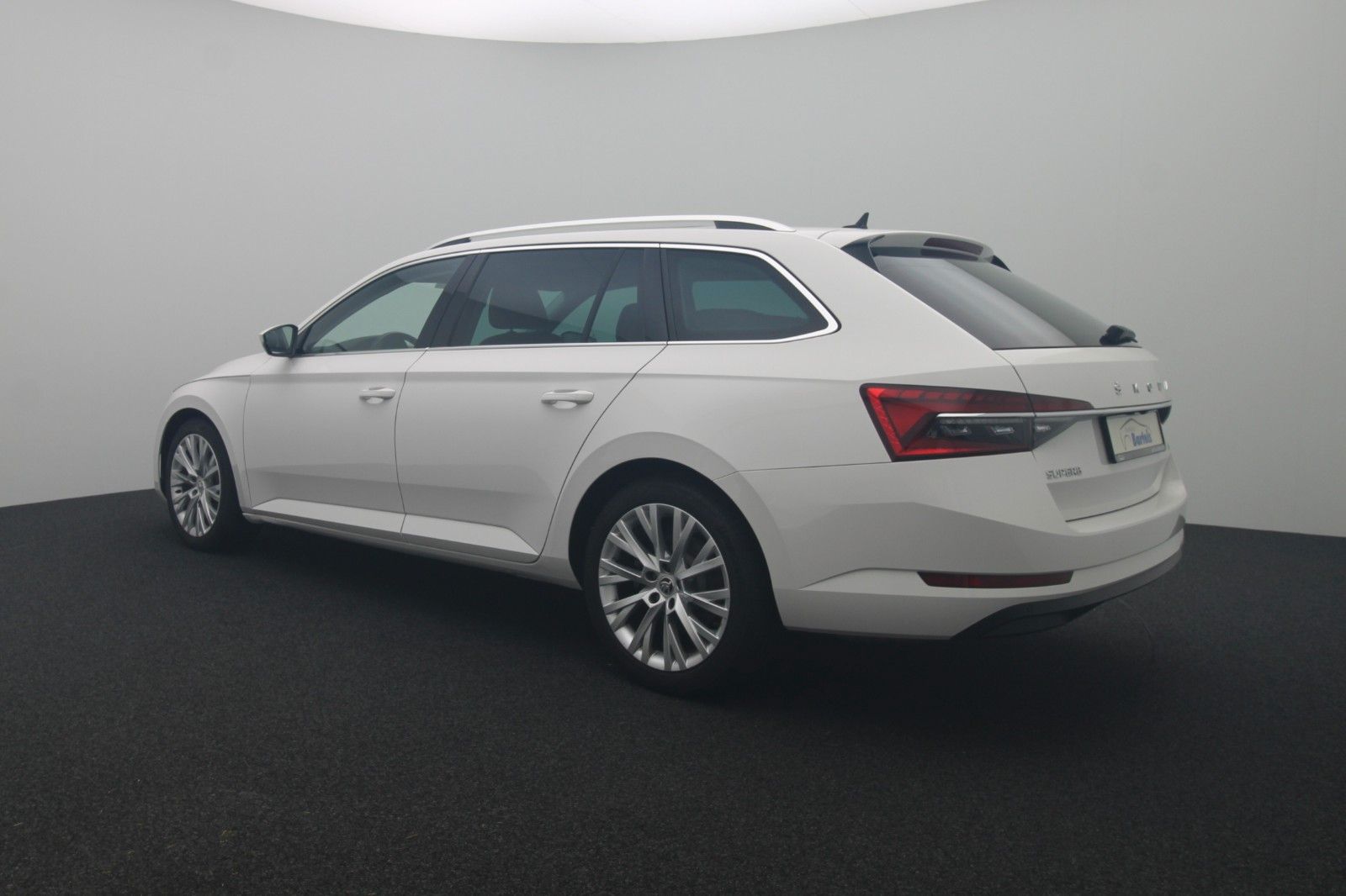 Fahrzeugabbildung SKODA Superb Combi Premium Edition 4x4 LED Panorama