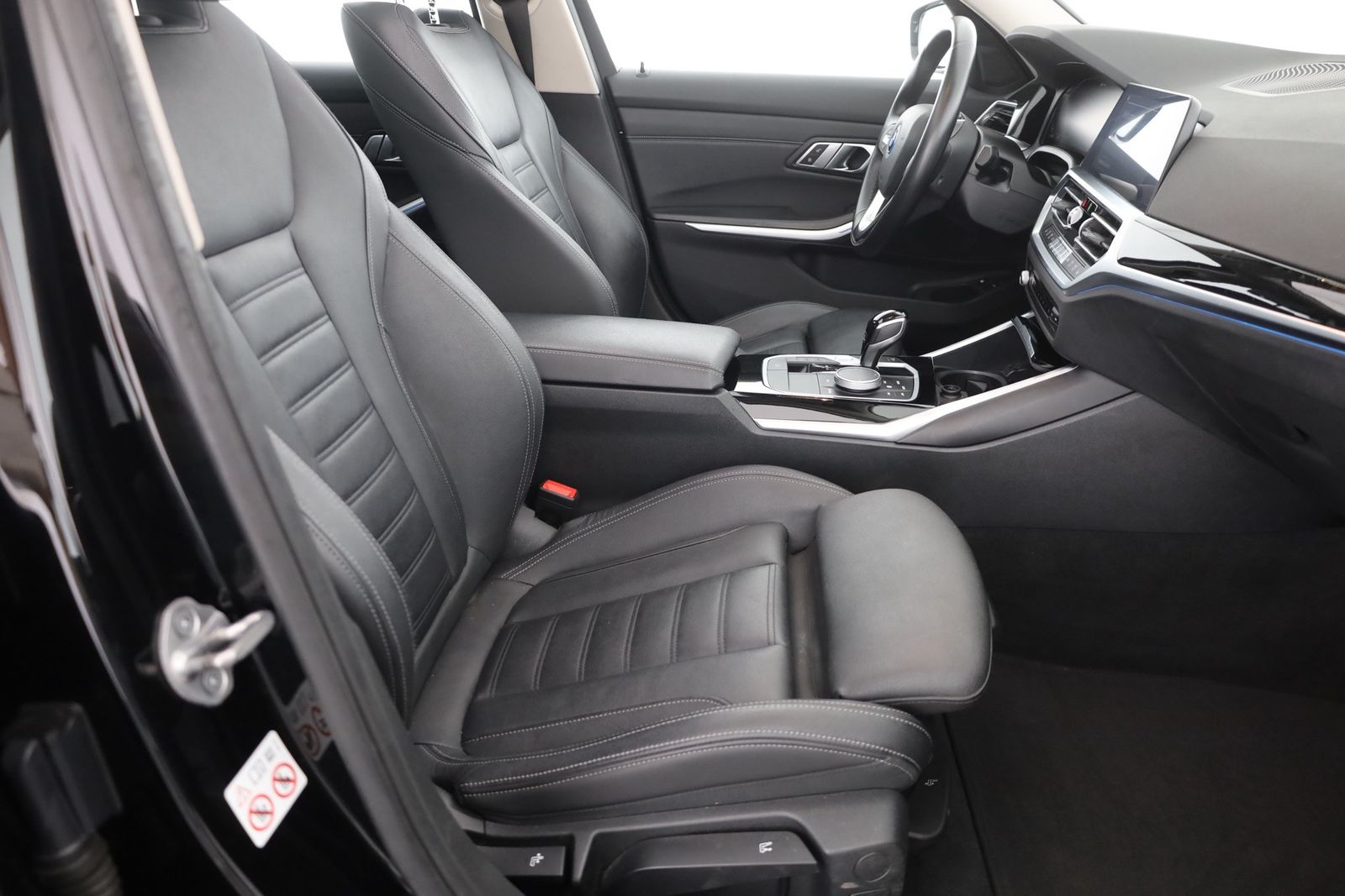 BMW 330e Touring Sport Line Leder AHK Panorama Navi foto 25