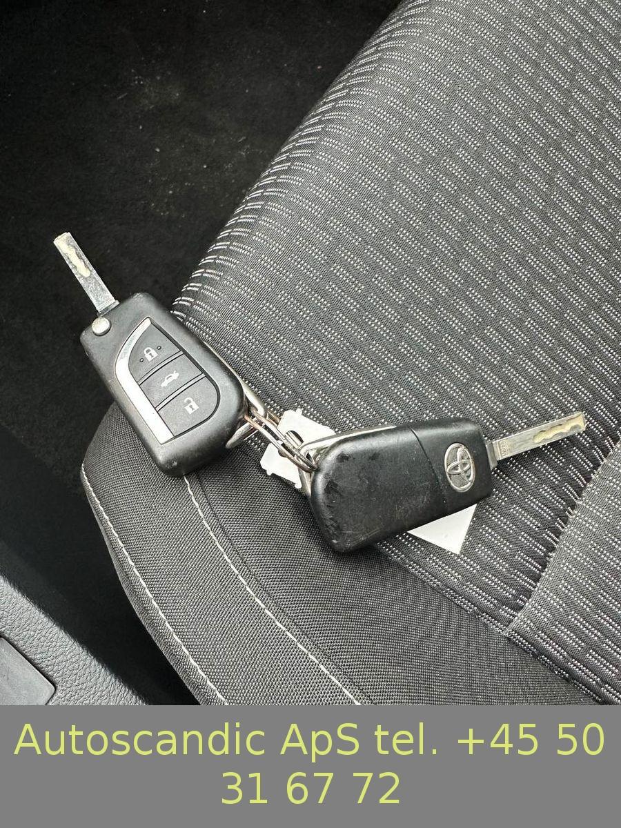 Toyota Auris 2014 — photo 27