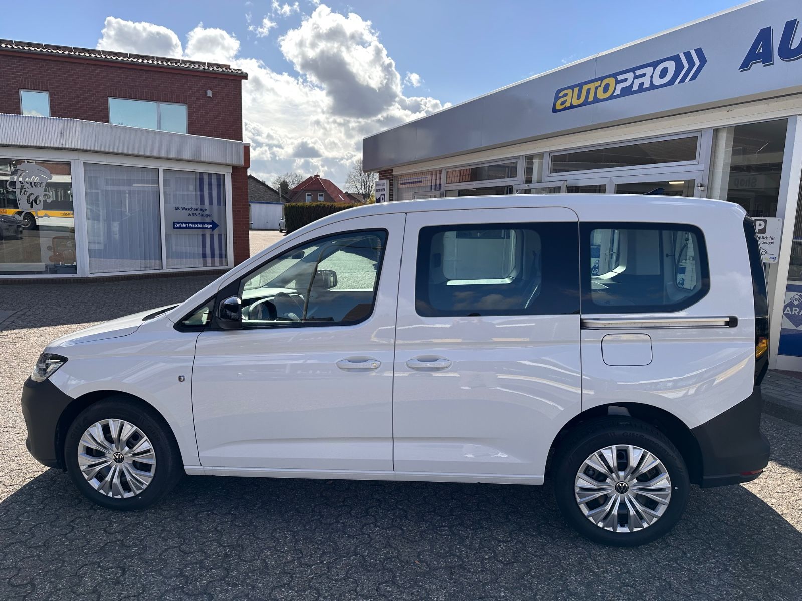 Fahrzeugabbildung Volkswagen Caddy Kombi 2.0 TDI APP/ACC/LED/PDC/TOTW/VIRT