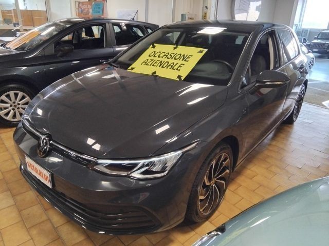 Volkswagen VOLKSWAGEN Golf 1.0 eTSI EVO Life DSG 17" C/GRIM