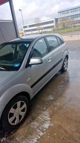 Kia Rio 2007  140.000 km  Benzin  TÜV a... - Kia Rio mit Benzin-Antrieb: Kombi