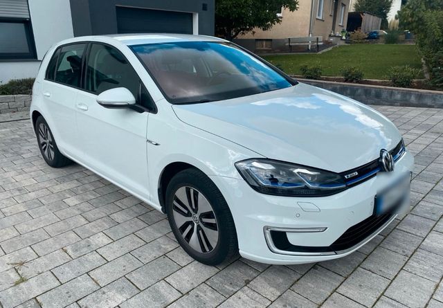 Volkswagen e-Golf große Batterie 35,8 kw/h - 8-Fach - CCS