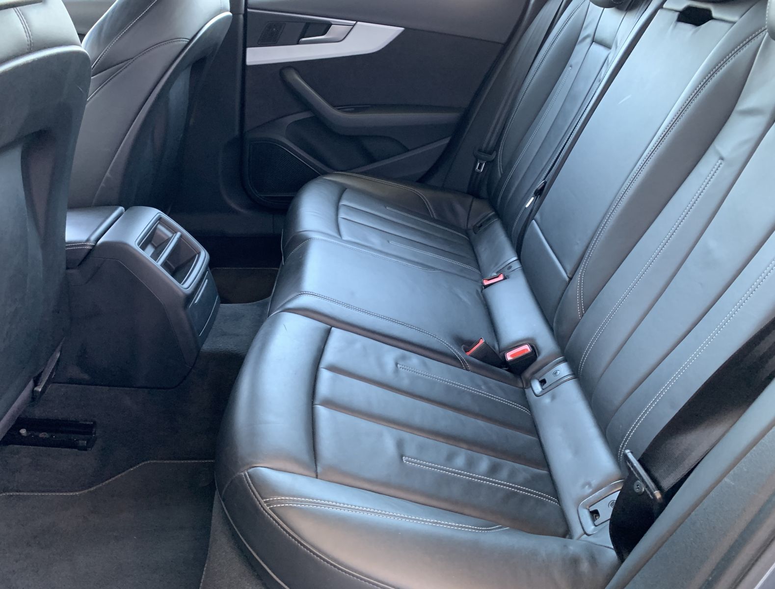 Fahrzeugabbildung Audi A4 2.0 TDI*S Line*Leder*Head-Up*VC*Cam*LED*AHK*