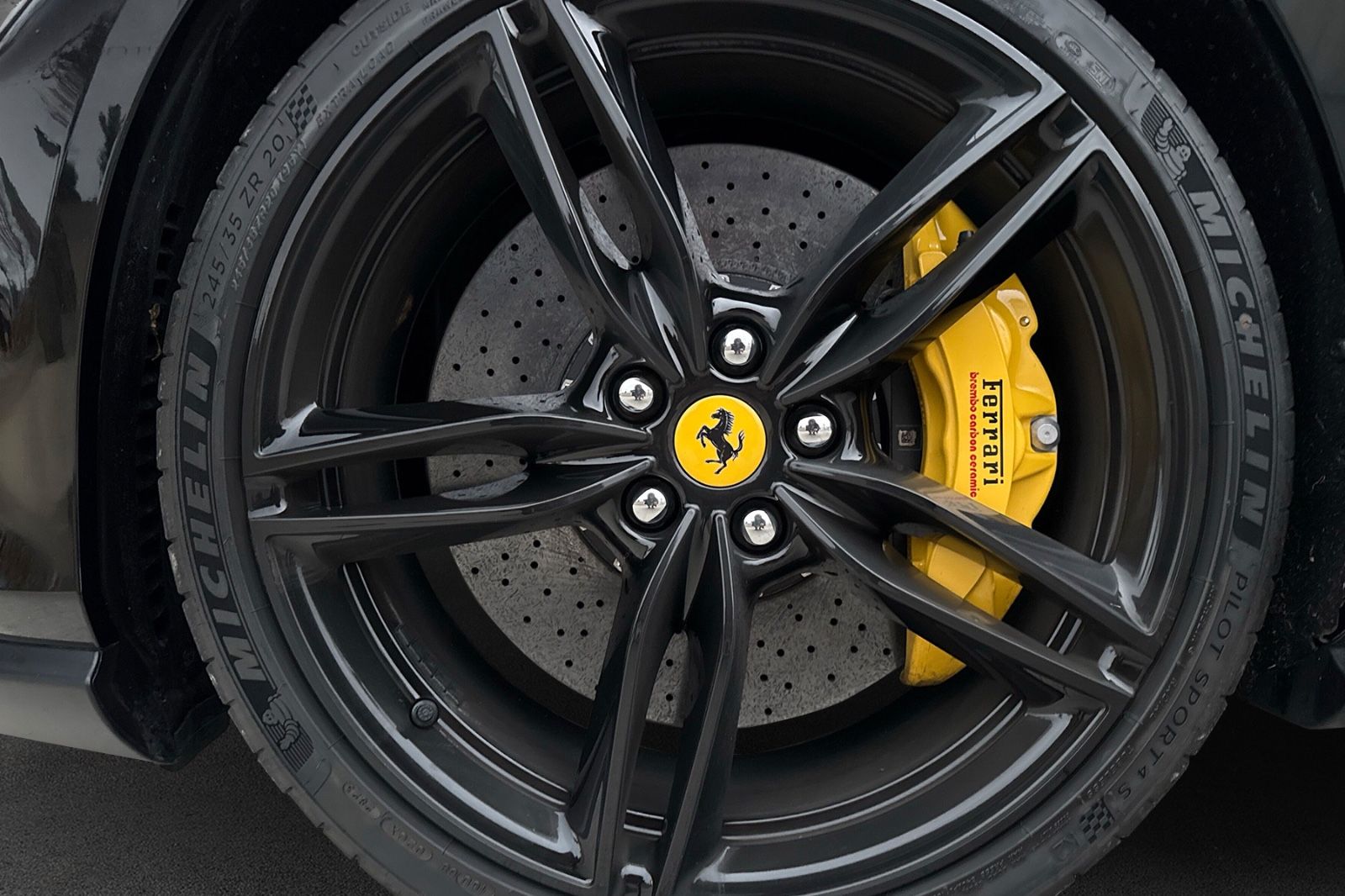 Fahrzeugabbildung Ferrari Roma Spider*Daytona*LEDs*Sitzklima*ACC