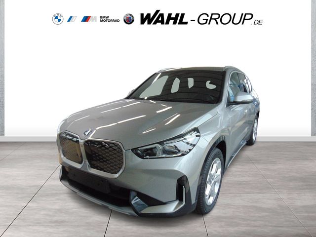 BMW iX1 xDrive30 xLine DAB LED RFK Komfortzg. AHK