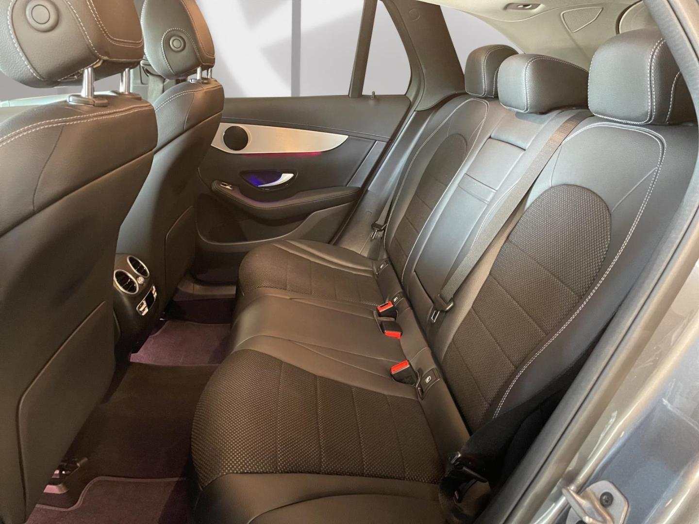 MERCEDES-BENZ GLC 300e 194CH 4X4 BVA - HAYON ÉLECTRIQUE - VOLANT EN CUIR - ATTELAGE - HUD - CAMÉRA - LED - CARPLAY - 1ERE MAIN