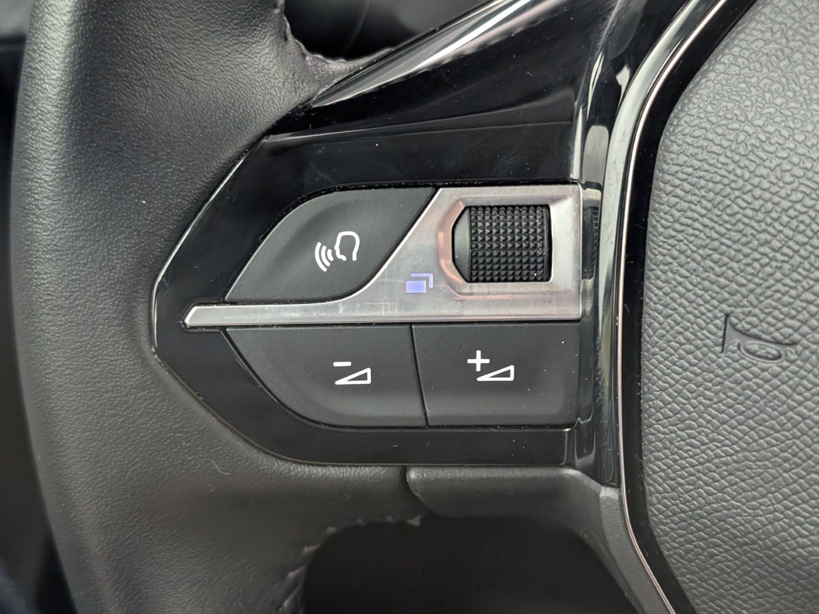 PEUGEOT 208 1.2 Active LED Klima – Bild 24
