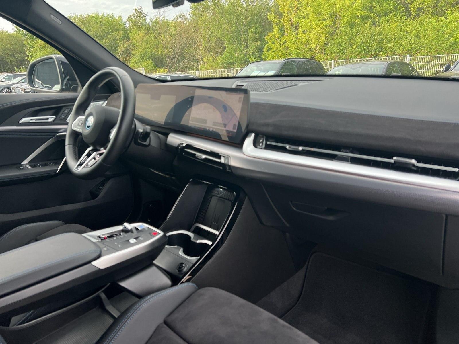 BMW iX2 eDrive20 M Sport AHK DA+ Aktivsitz RFK hk Hi