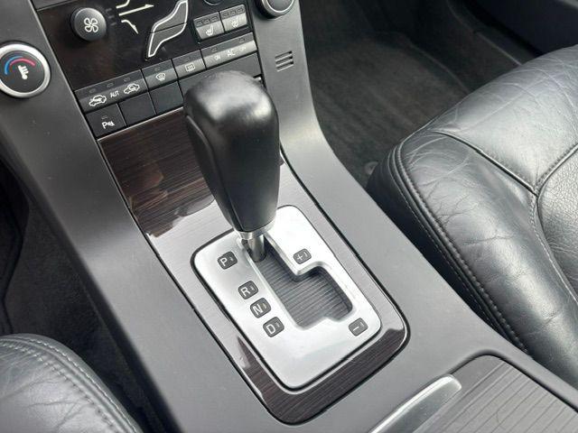 Volvo V70 2010 — photo 18