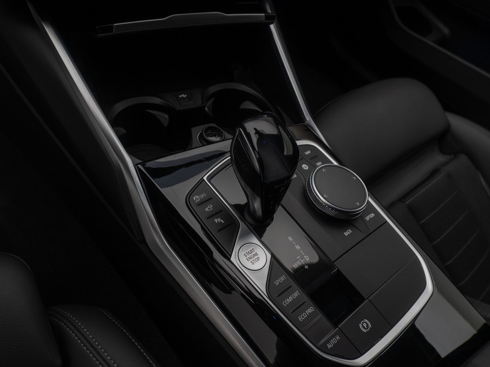 Fahrzeugabbildung BMW 320d Sport Line HUD 360°Komfort DriveAs Cockpit+