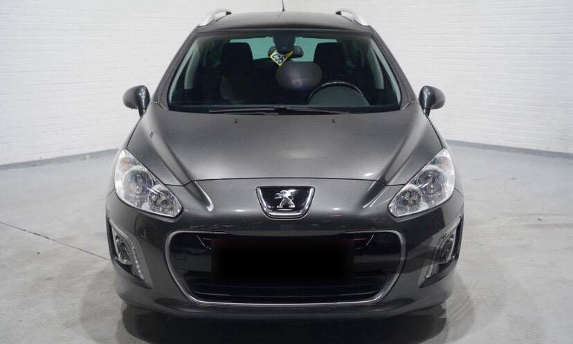 Peugeot 308 2012 — interior