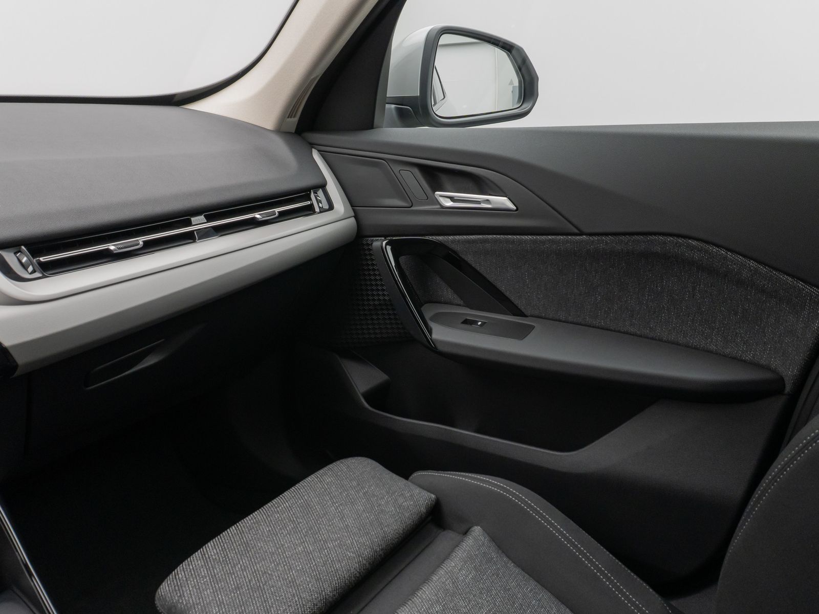 Fahrzeugabbildung BMW iX1 eD20 Kamera DAB Fernlichtassis Komfort Sport