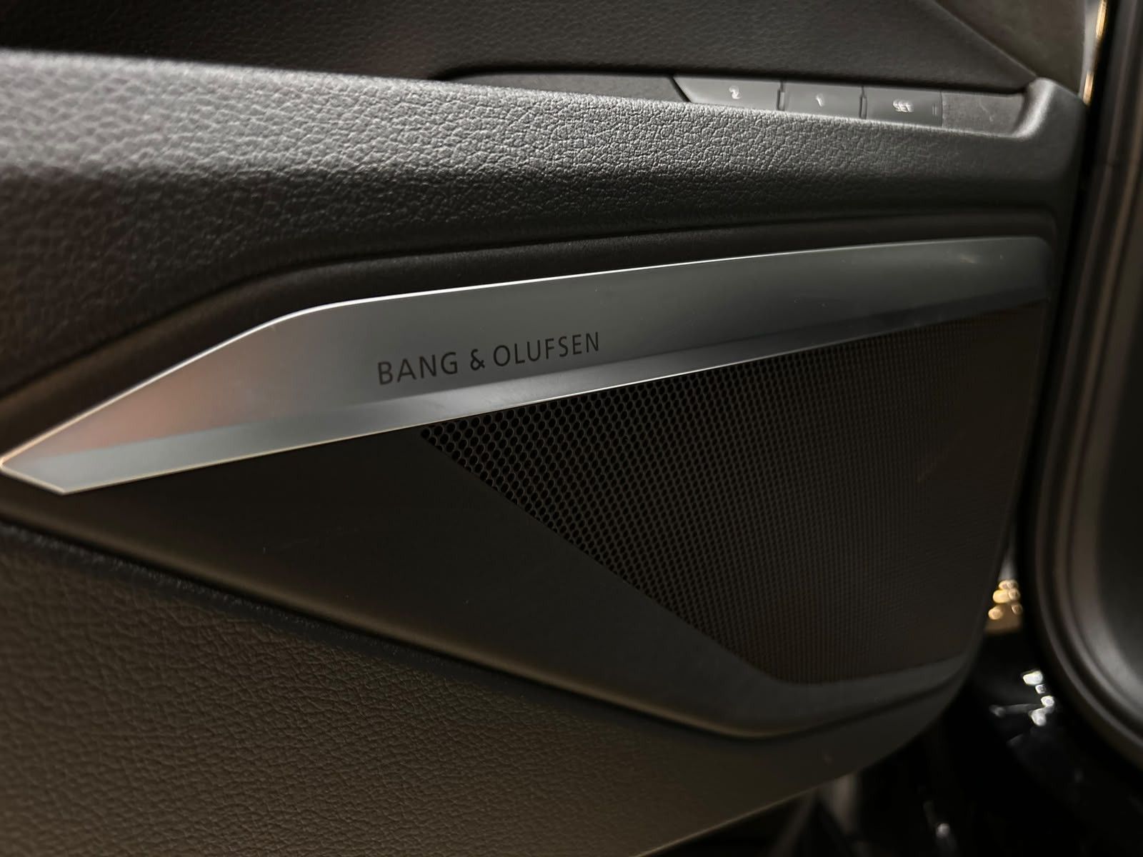Fahrzeugabbildung Audi e-tron 55 Quat 2X S LINE SPORT LED+NAVI+B&O+KAM+