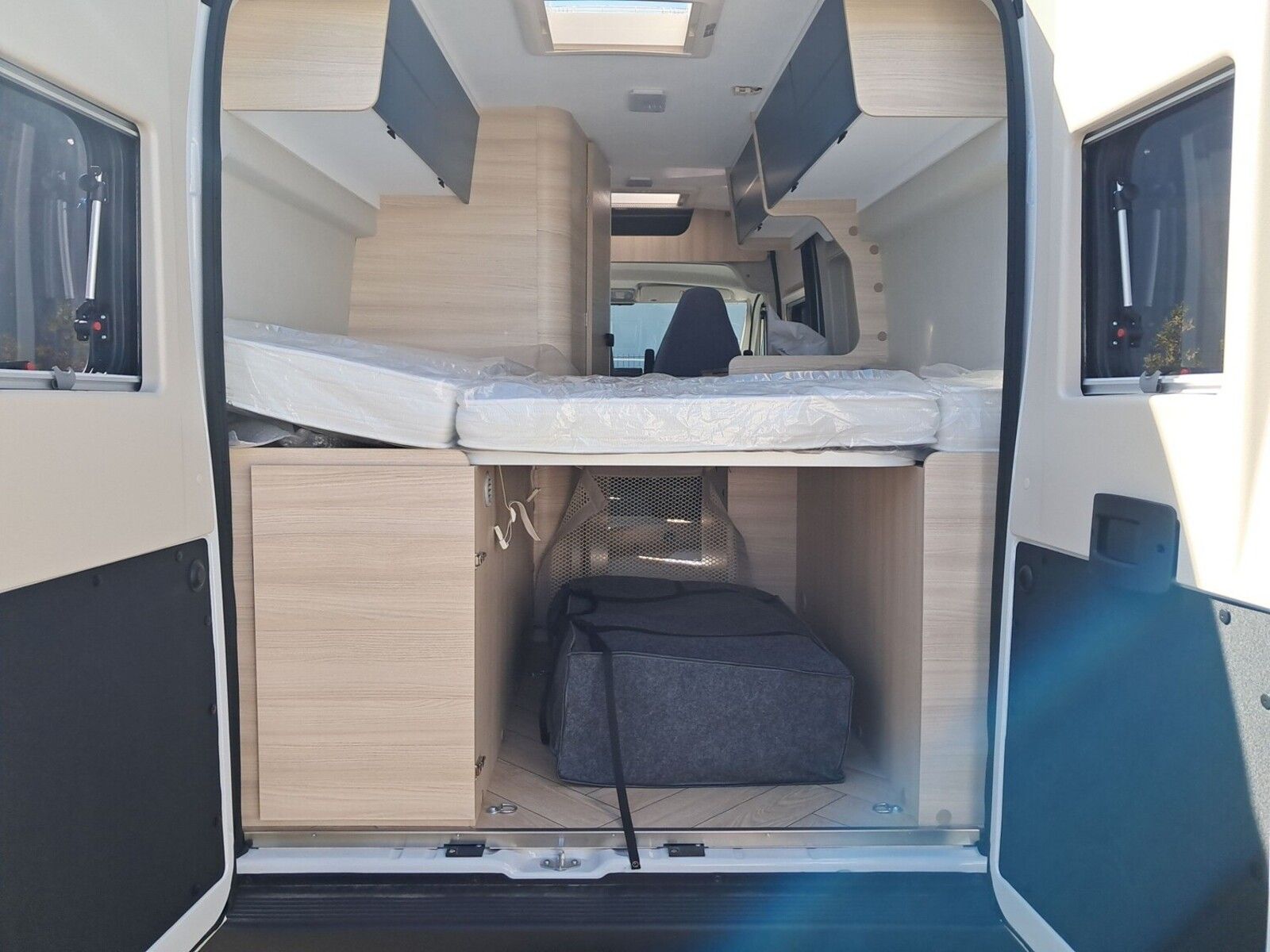 Fahrzeugabbildung Chausson Van First Line Light V594 Solar, Markise, RFK
