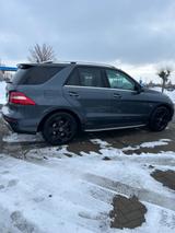 Mercedes-Benz ML 350 4MATIC Distronic Pano Harman - blaue Mercedes-Benz ML 350