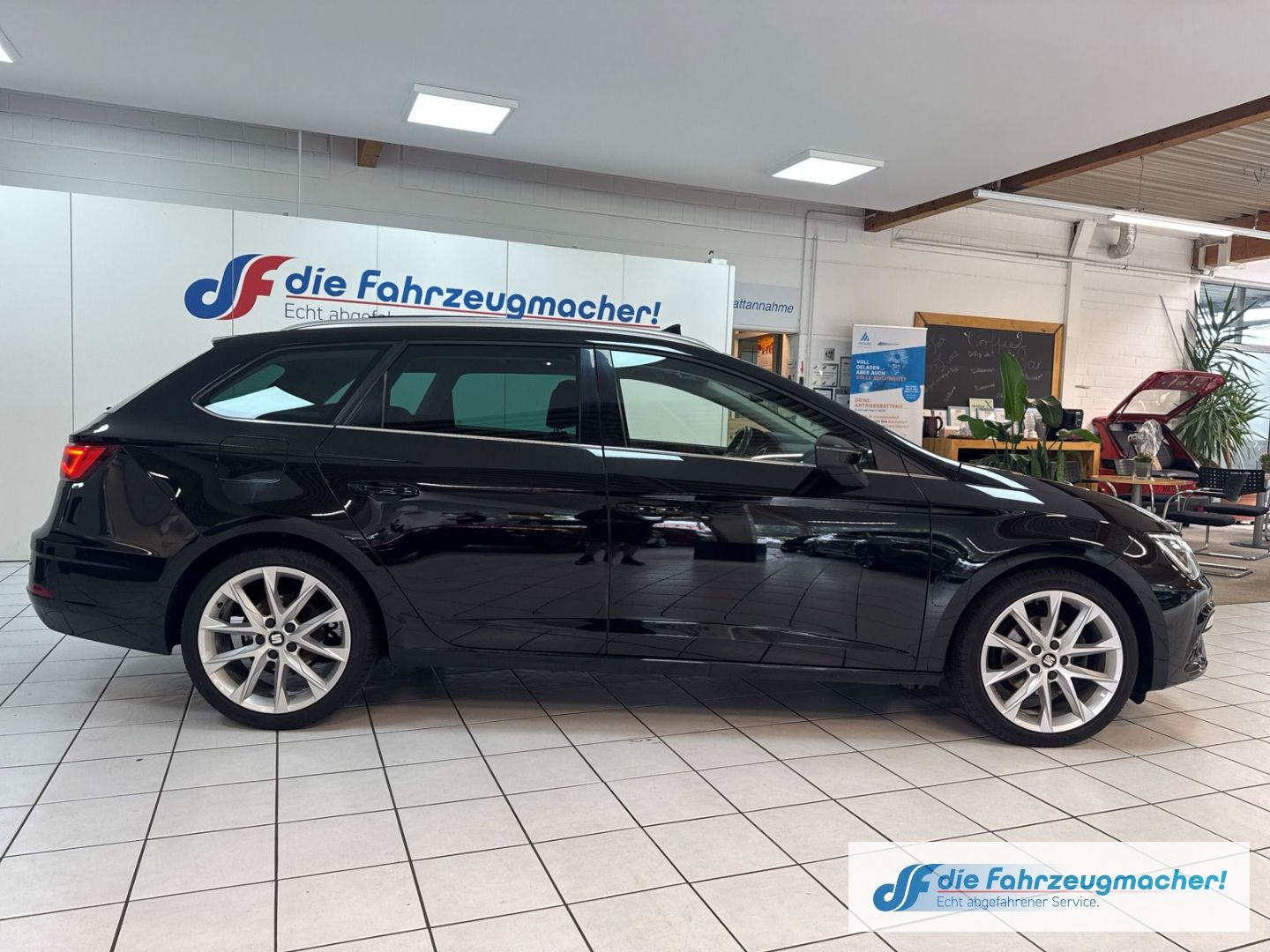 Fahrzeugabbildung SEAT Leon ST FR Panorama Navi Leder LED Sperrdiff. AC