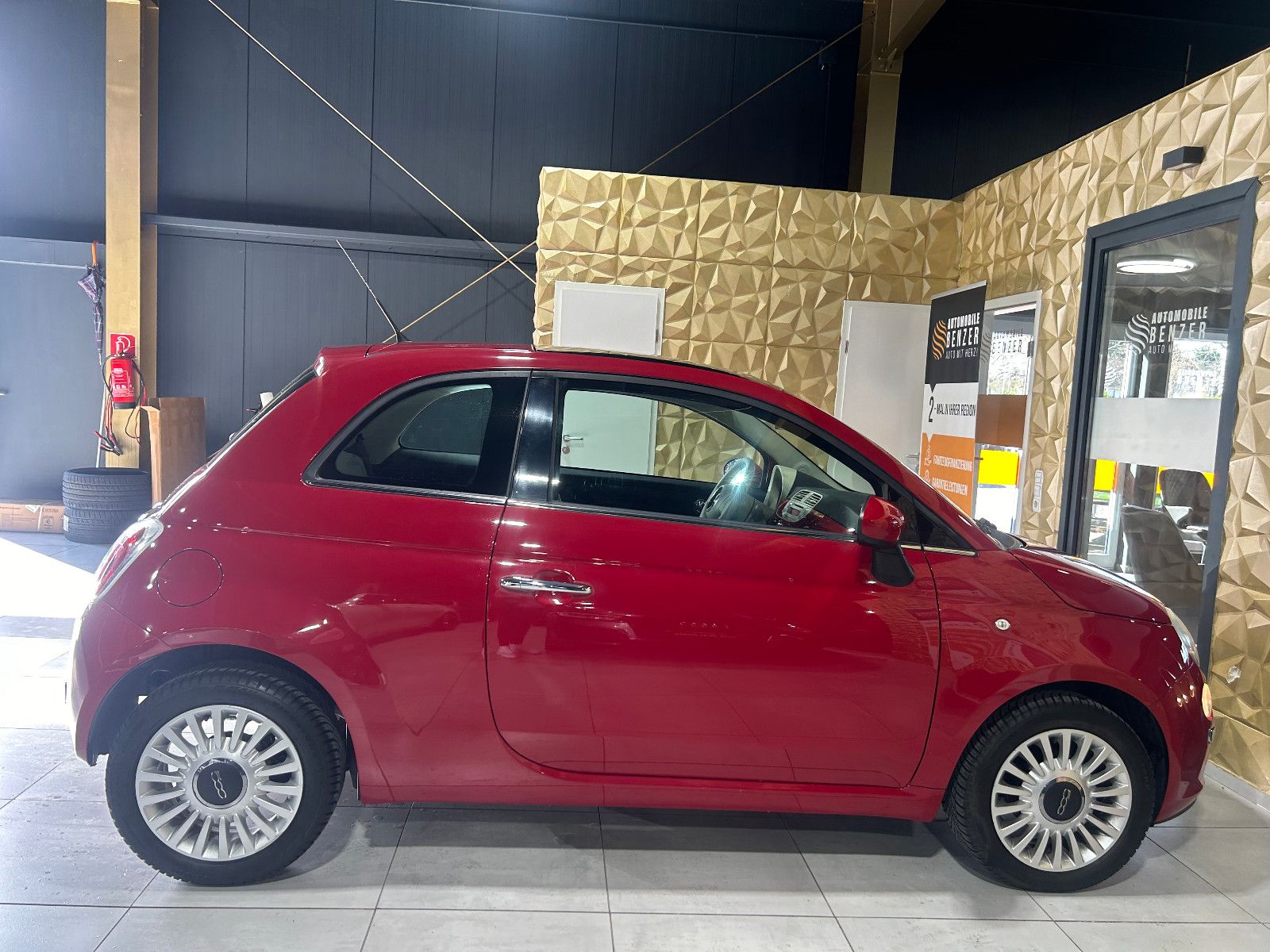Fahrzeugabbildung Fiat 500 Lounge/AUTOMATIK/PANO/KLIMA/1.HAND
