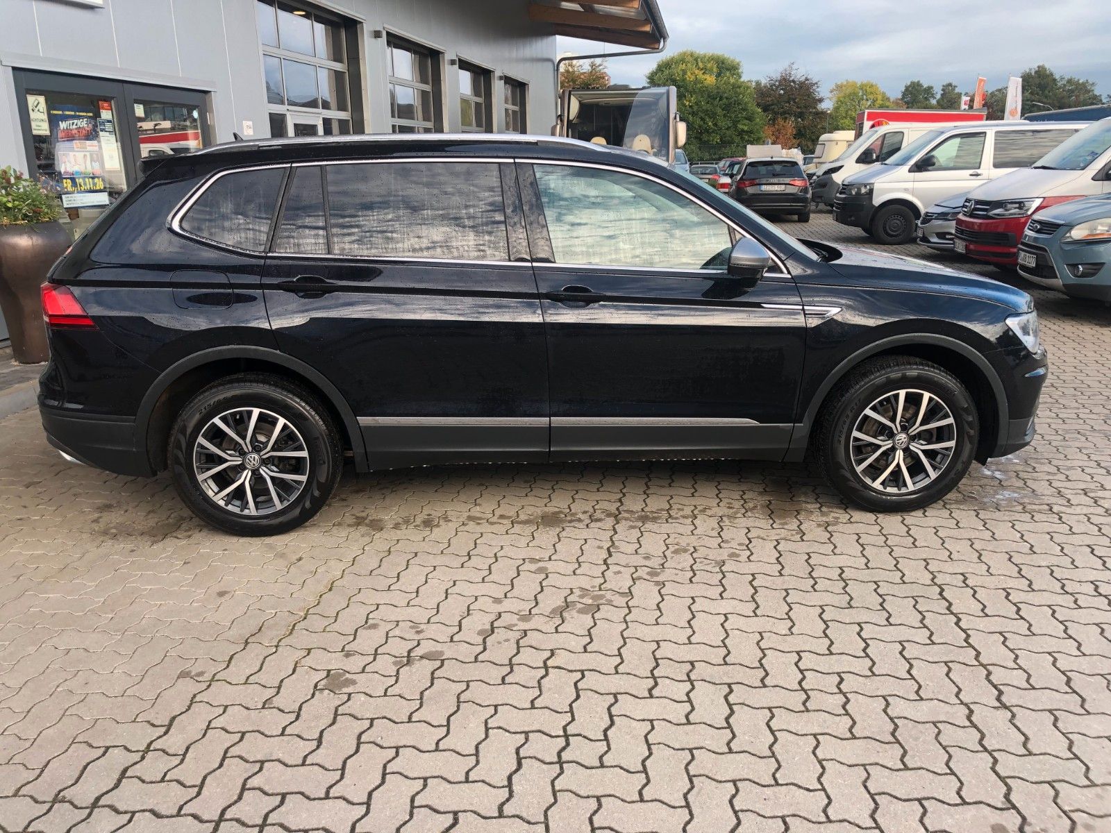 Fahrzeugabbildung Volkswagen Tiguan Allspace Comfortline 7 Sitzer/Automatik