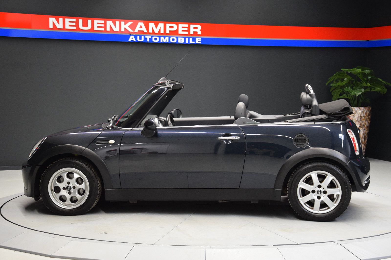 Fahrzeugabbildung MINI One Cabrio Pepper Klima Sitzheizung PDC 2. Hand