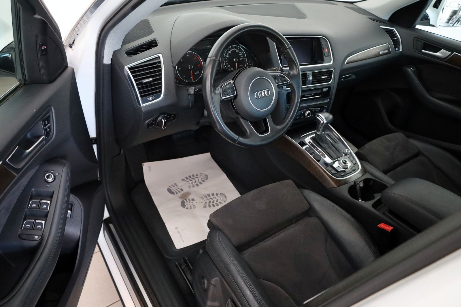 Fahrzeugabbildung Audi Q5 2.0 TDI quattro T.Leder,Navi,Xenon,Panorama