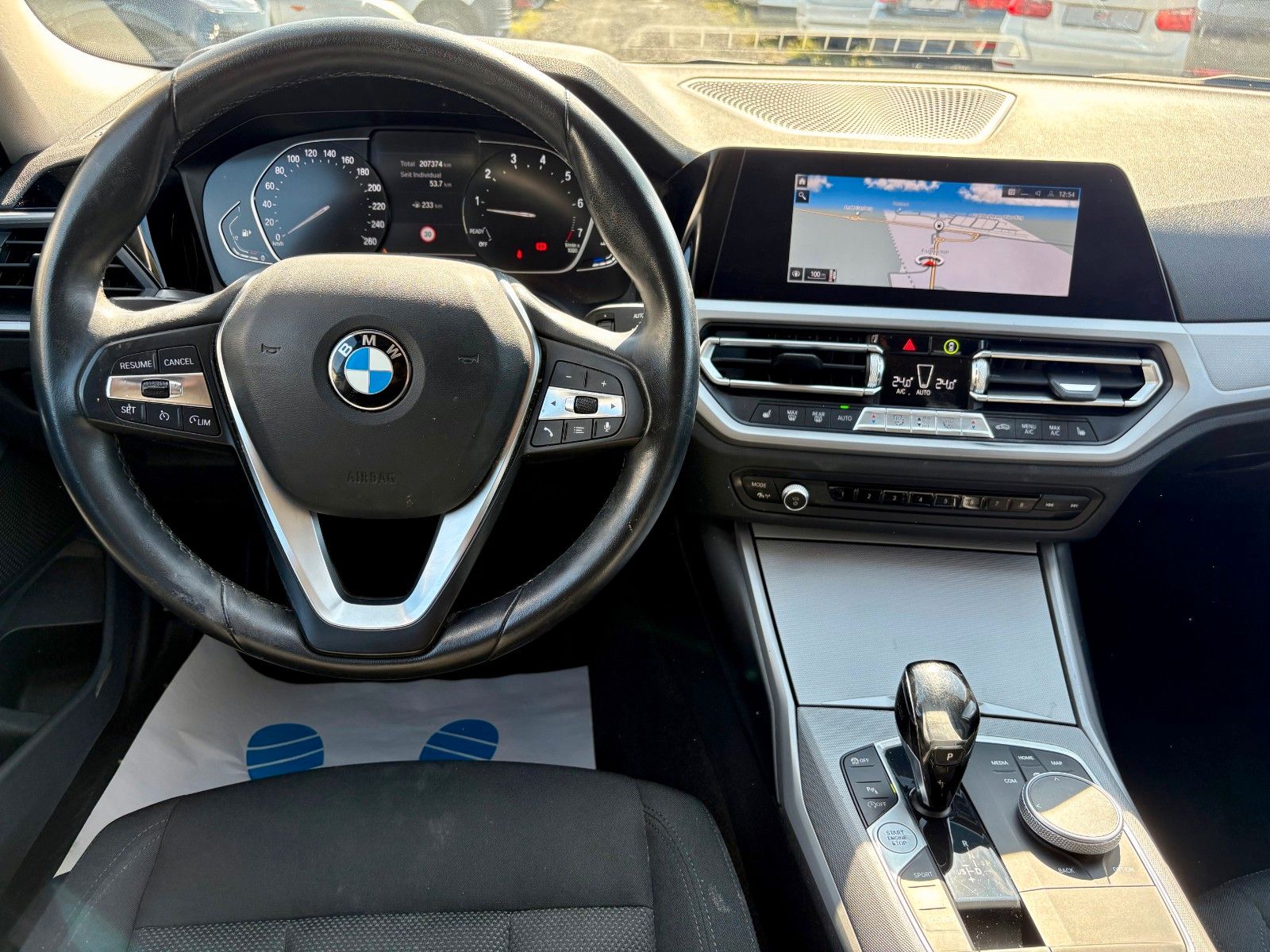 Fahrzeugabbildung BMW 320i Limo Aut. Navi 18"LMR LED 1.HAND SPORTLENK