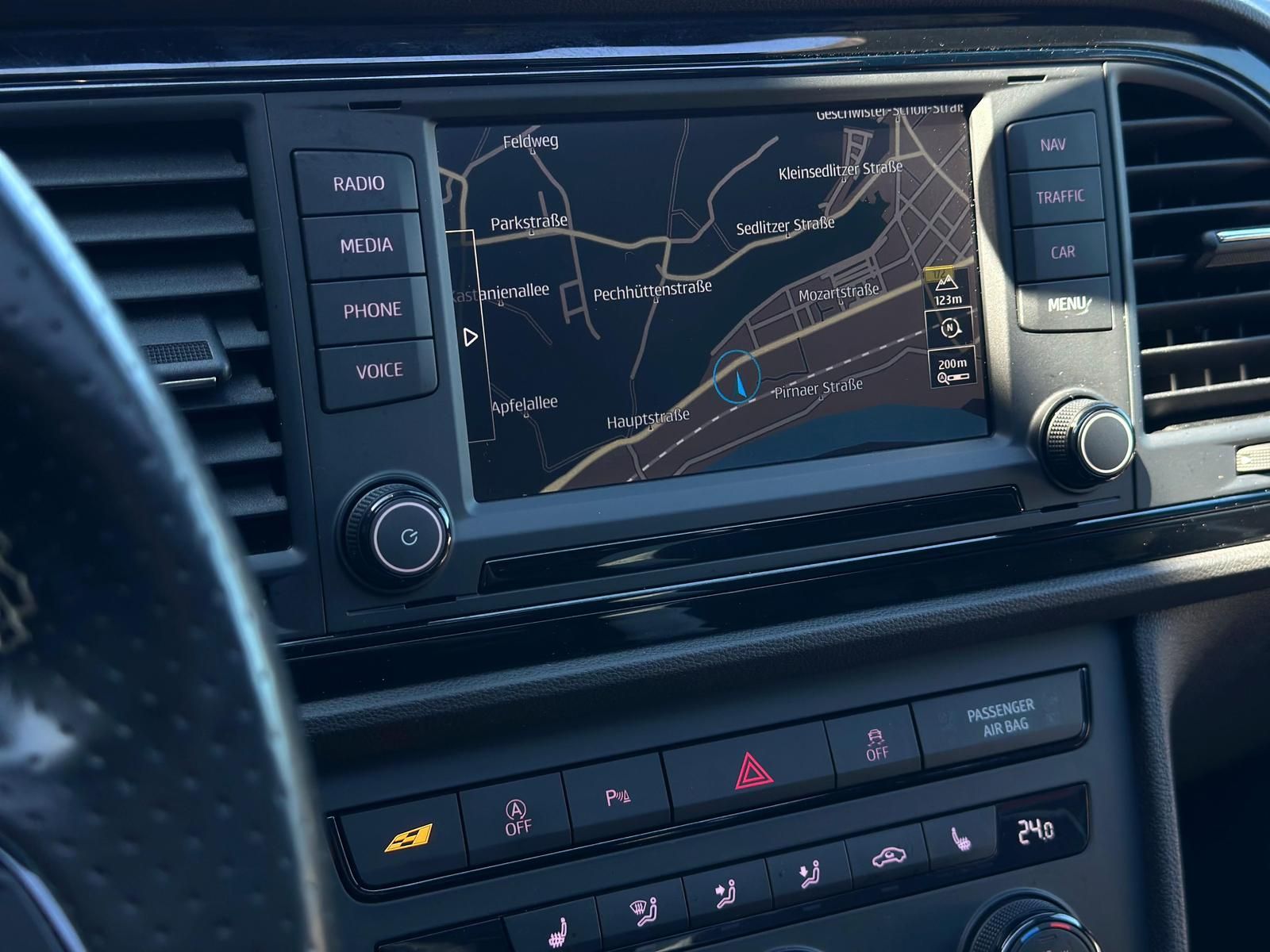 SEAT Leon 2.0TSI Cupra 280* LED#SHZ#TEMPO#SPUR#PANO - Image 12