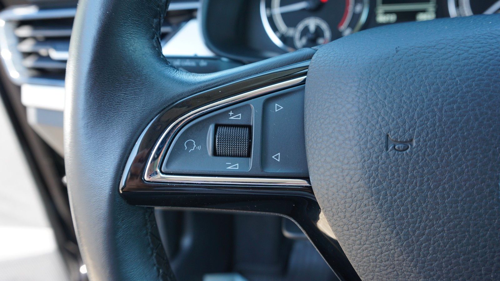 Fahrzeugabbildung SKODA Scala Ambition, Kamera, Navi, CarPlay, AHK