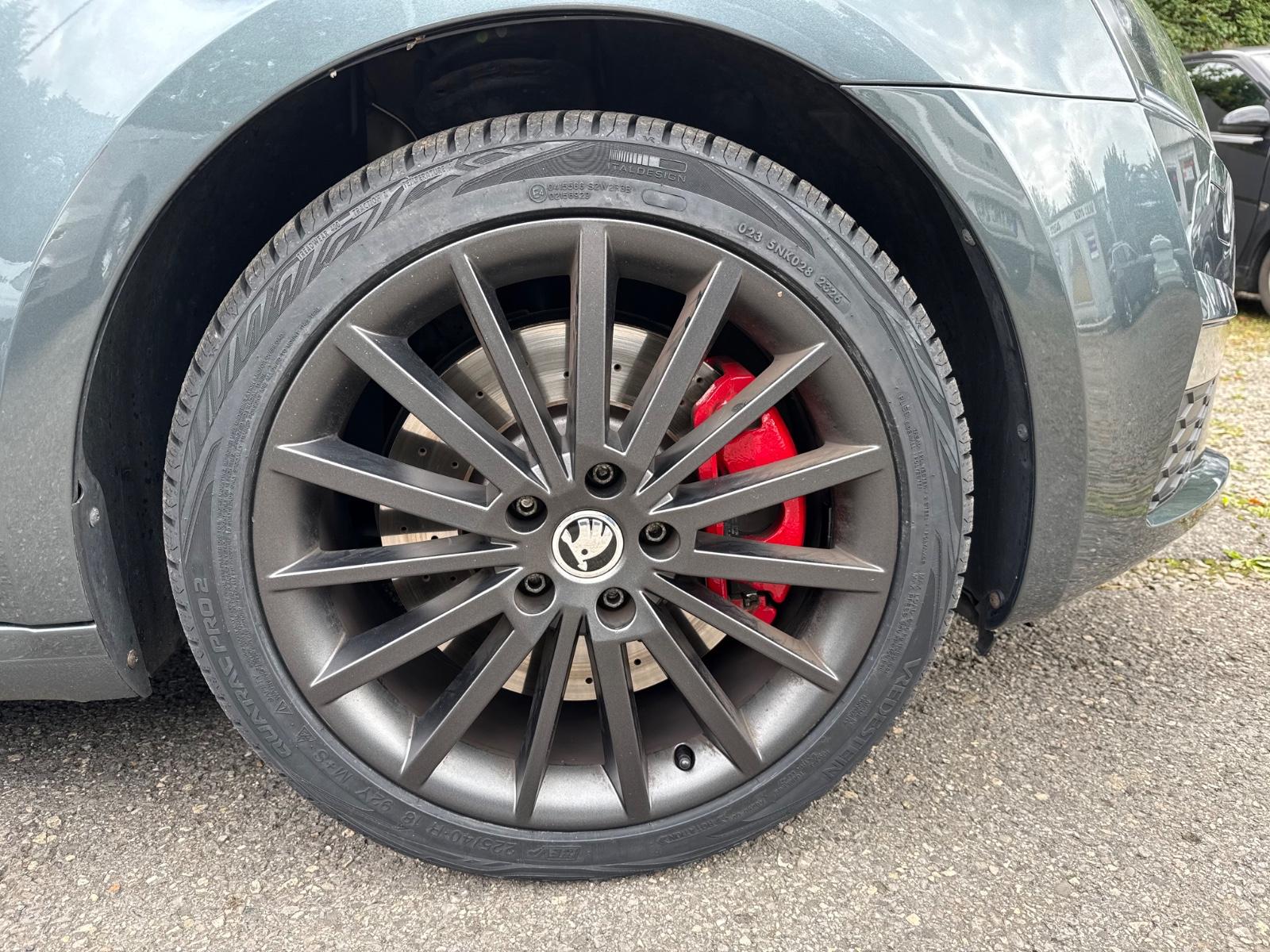 Skoda Octavia Combi RS Klima Navi Xenon -nur 73.000km!