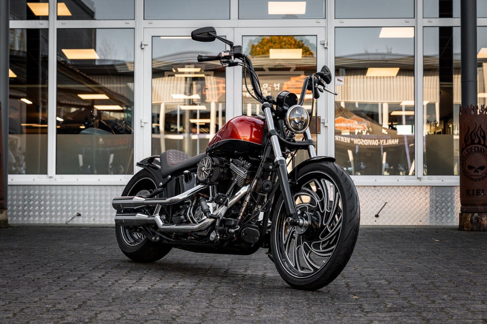 Fahrzeugabbildung Harley-Davidson FXS Softail Blackline - Jekill&Hyde-Custom Umbau