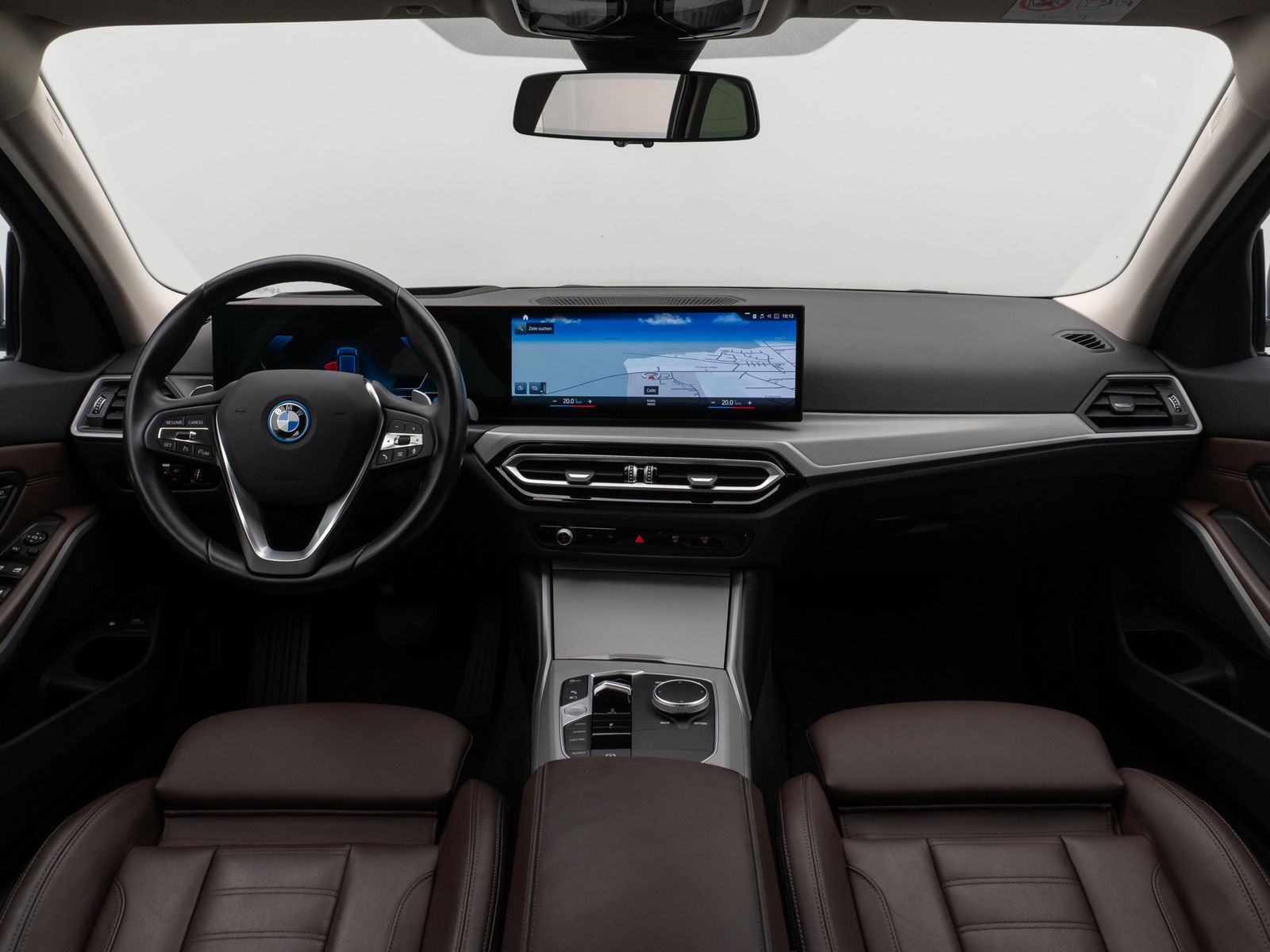 Fahrzeugabbildung BMW 330e xD Kamera HUD DAB Alarm Komfort LED Sport