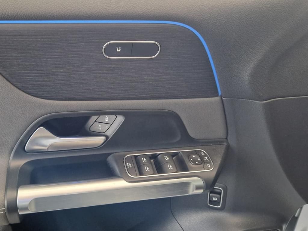 Mercedes-Benz EQB 300 4M ElectricArt Night Pano AHK Distronic foto 9