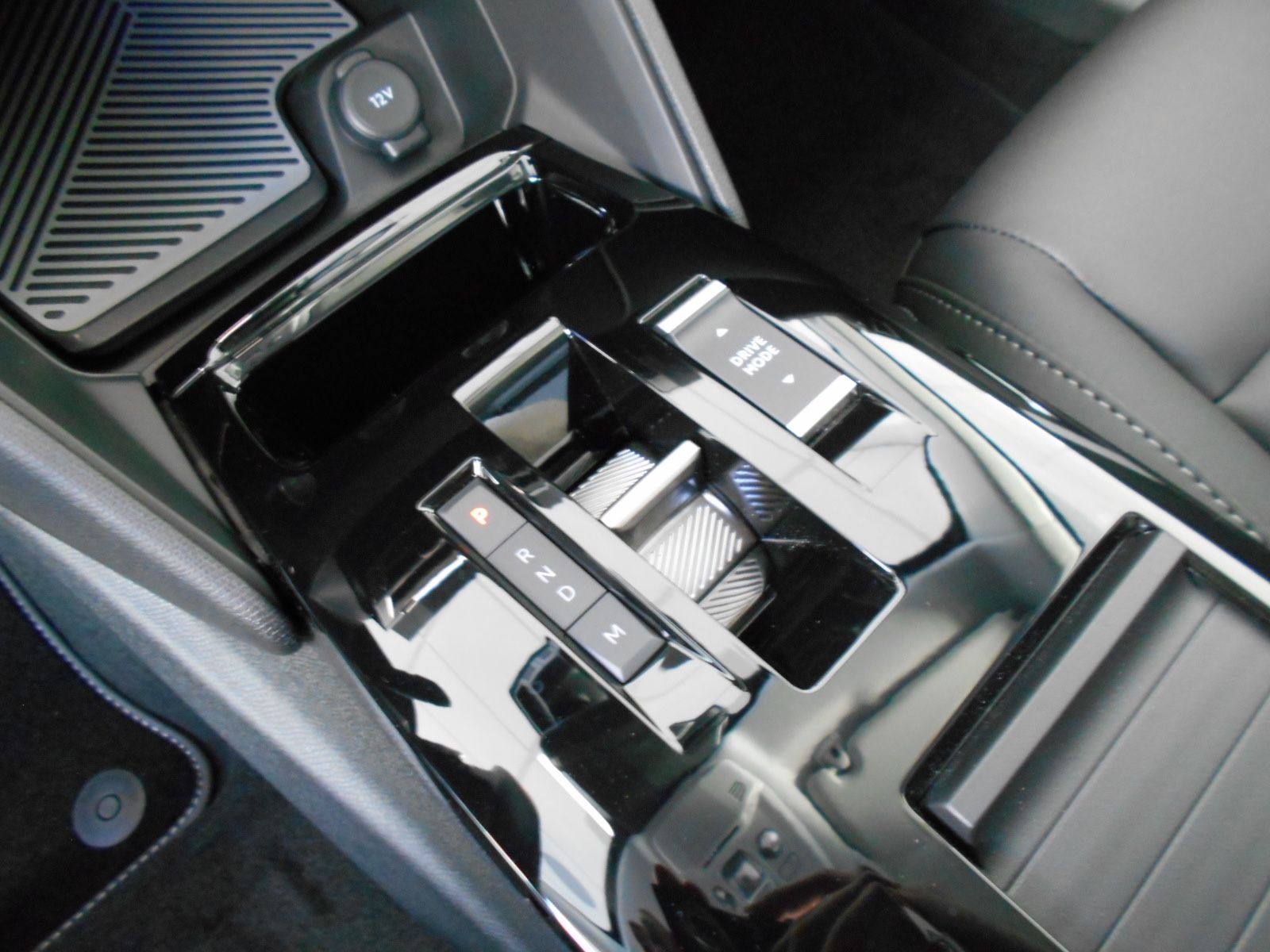 Fahrzeugabbildung Citroën C 4 Hybrid 136 e-DCS6 Max Facelift