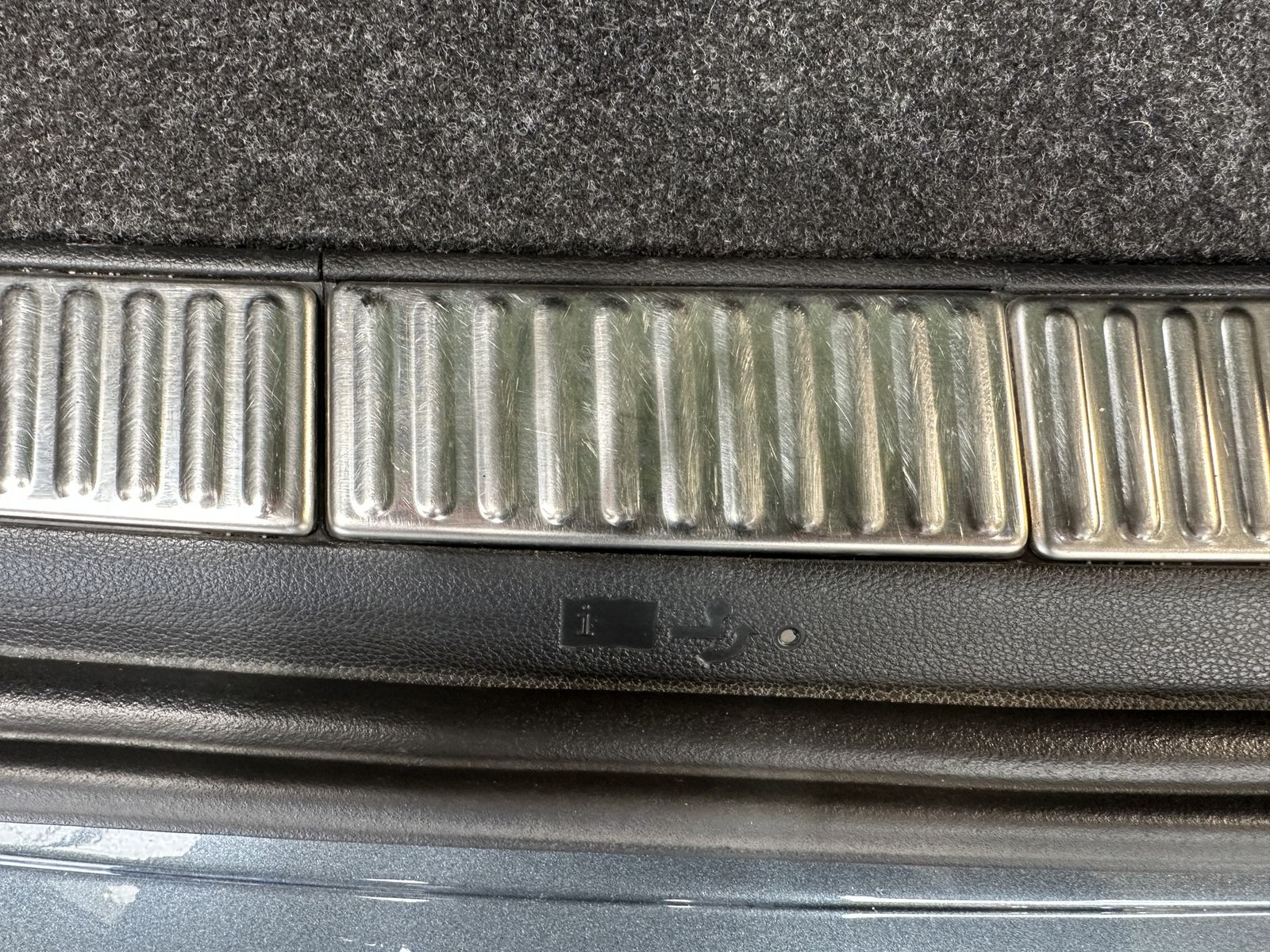 Fahrzeugabbildung SKODA Superb Combi 2.0 TDI Sportline NAV+LED+AHK+VCOCK
