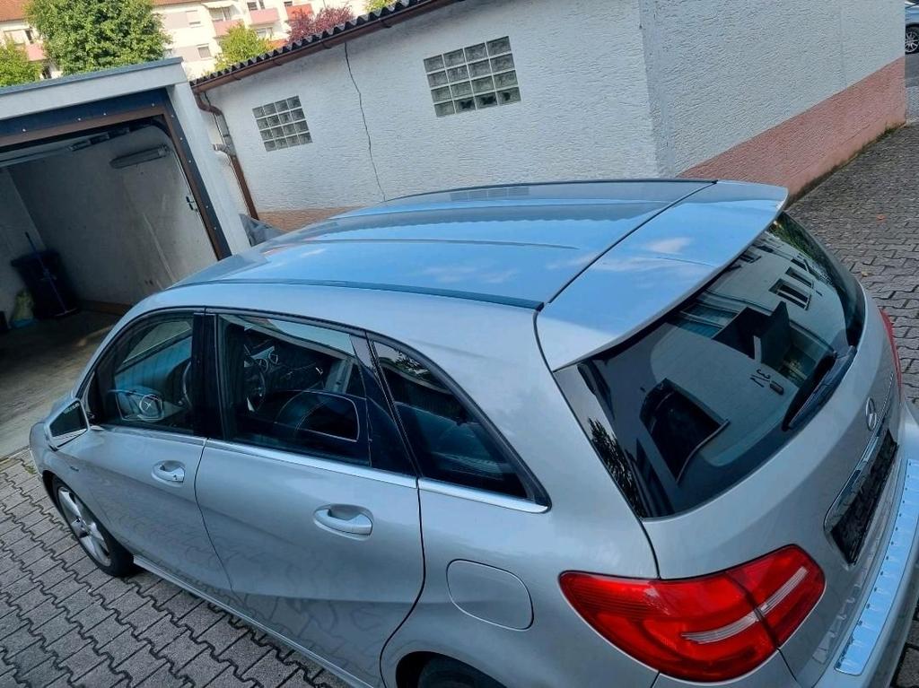 Mercedes-Benz B 200