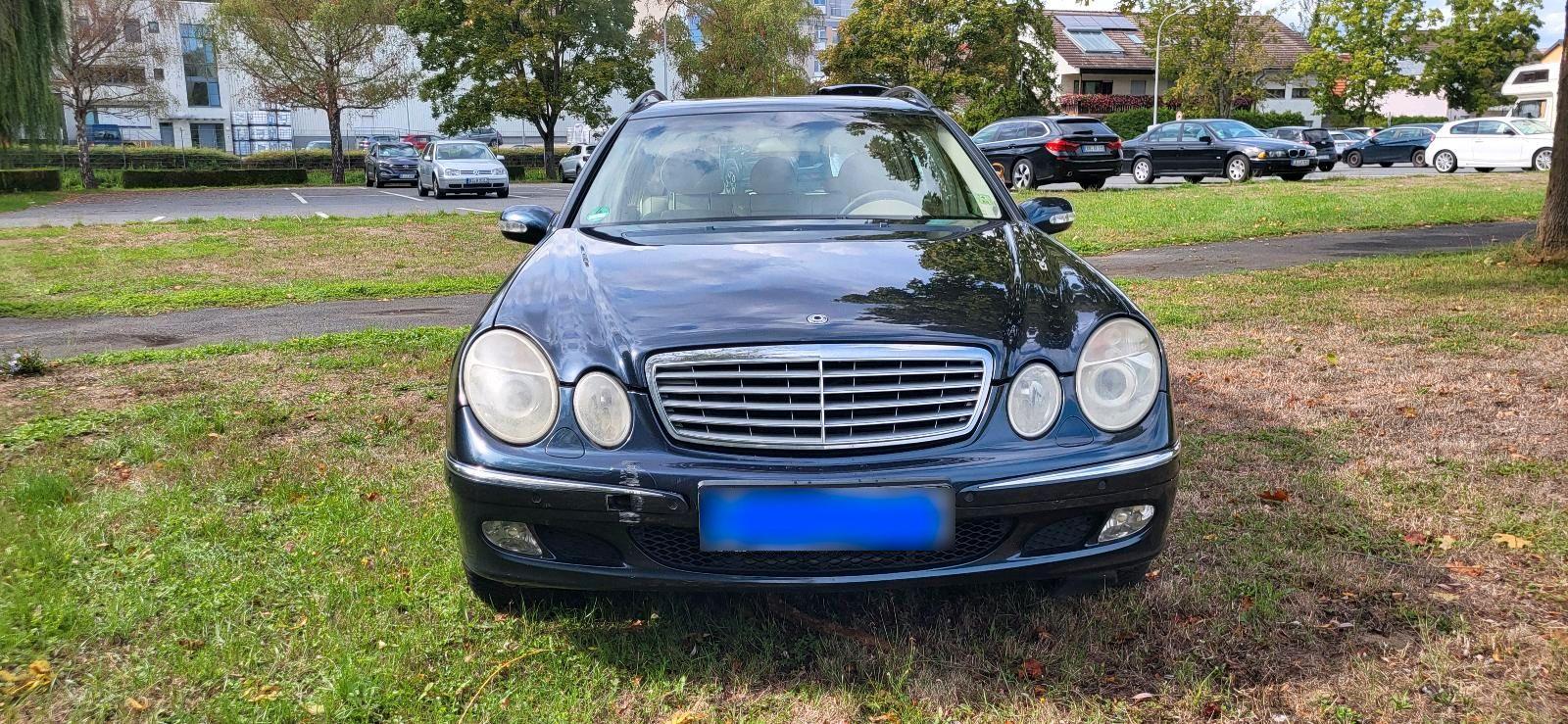 Mercedes-Benz E240 2004 — rear view