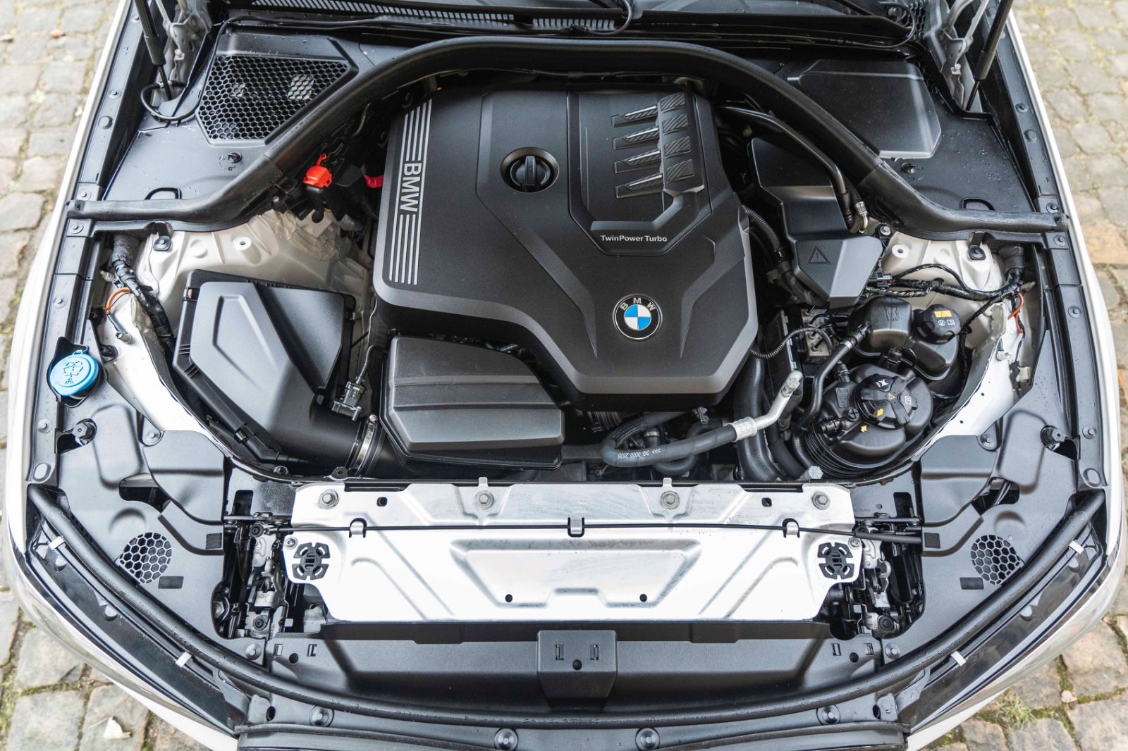 Fahrzeugabbildung BMW 330iX M-Performance HIFI KAM LED NAV CARPLAY