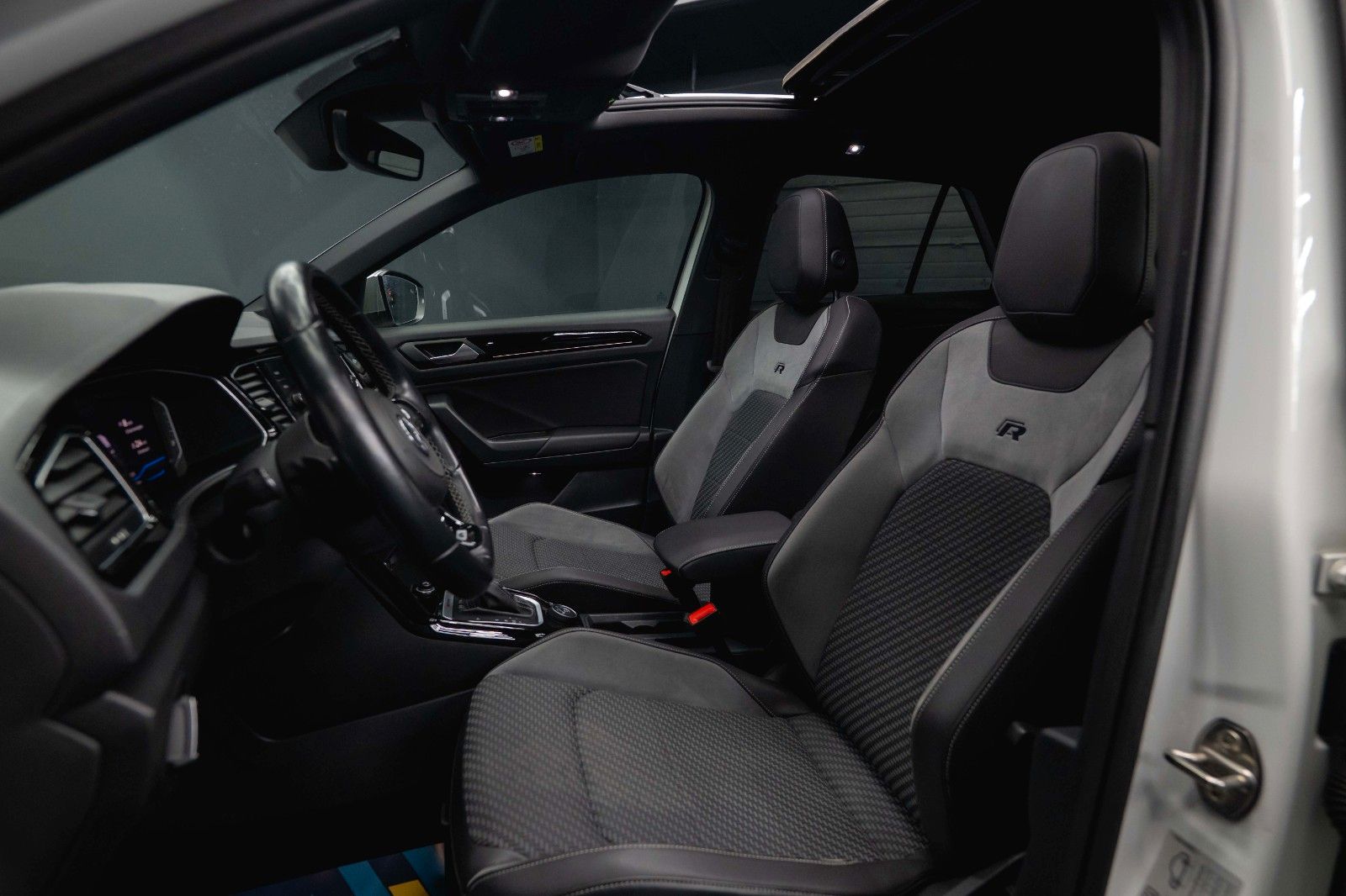 Fahrzeugabbildung Volkswagen T-Roc R 4Motion Performance *ACC*DCC*Pano*LED*